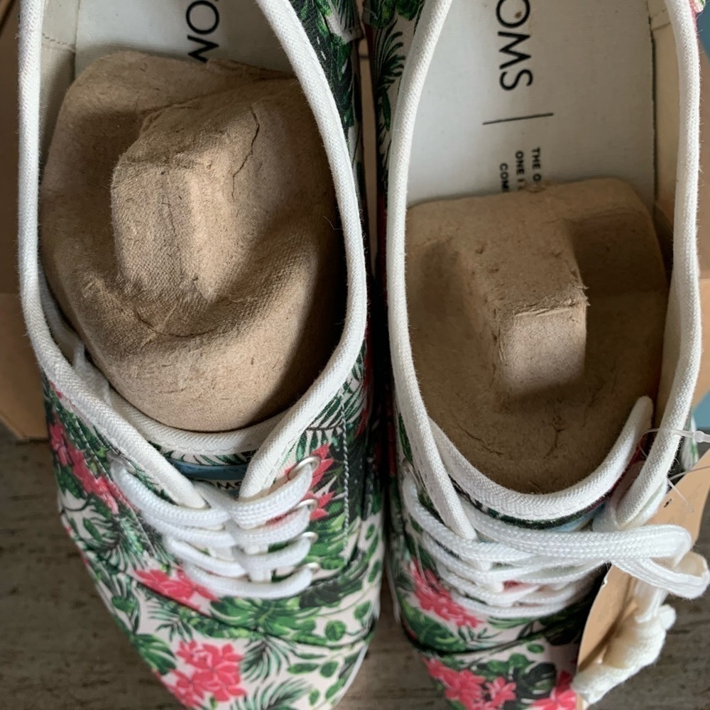 TOMS Cordoned Indio Multi Floral Canvas Sneakers - Picture 3 of 8